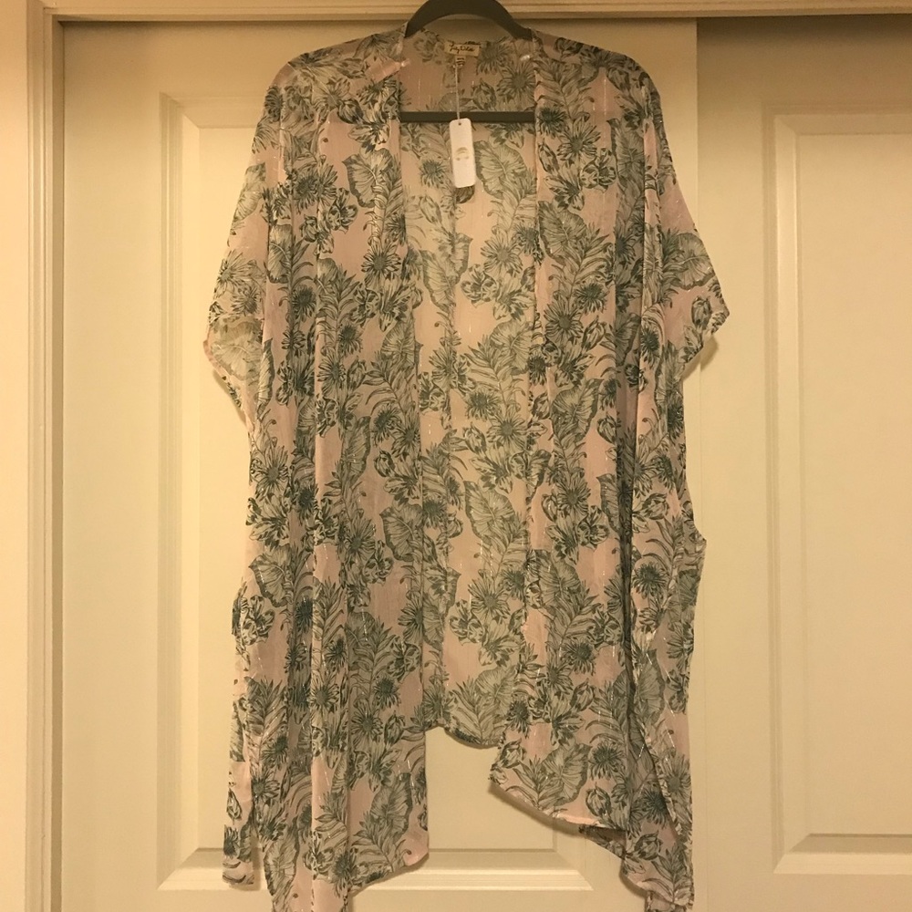 ✨NEW Charming Charlie’s Kimono✨